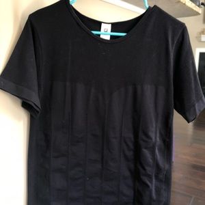 Athletic workout top from Fabletics!